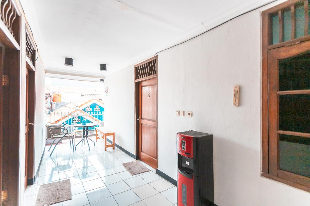 Spot On 2033 Kayumanis Homestay Syariah Jakarta Exterior photo